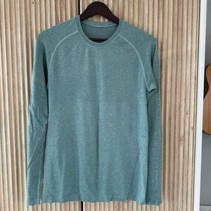 Lululemon Metal Vent Tech longsleeve